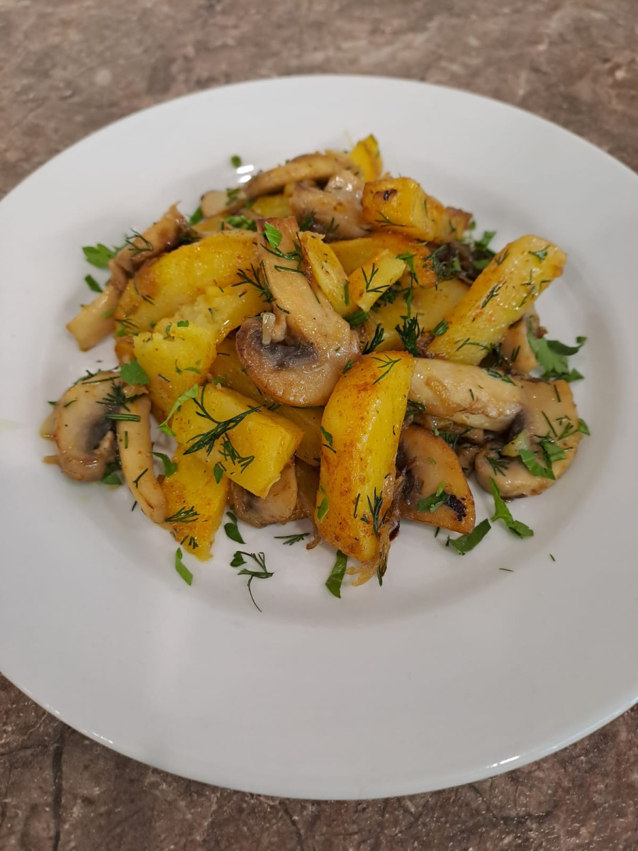 Картофель жареный с грибами